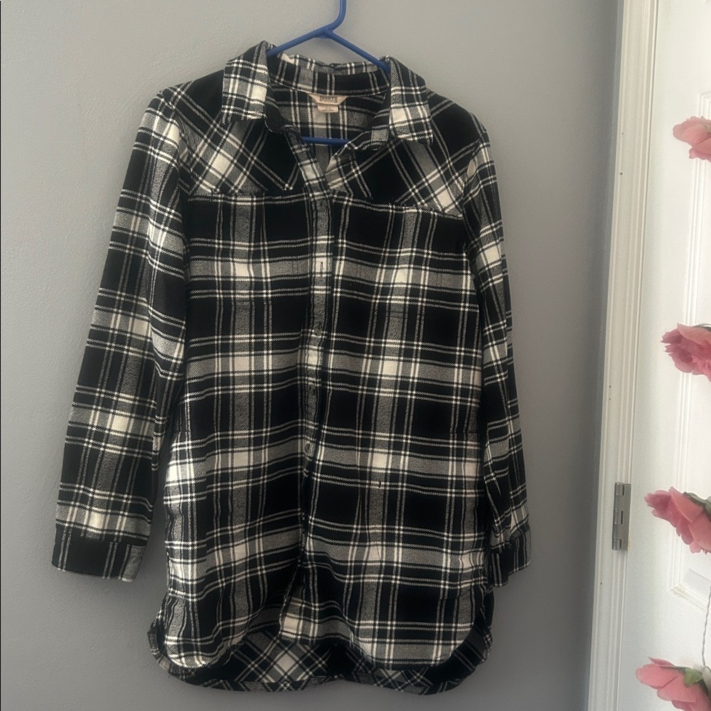 Duluth Trading Co Black and White longer length shacket excellent condition.